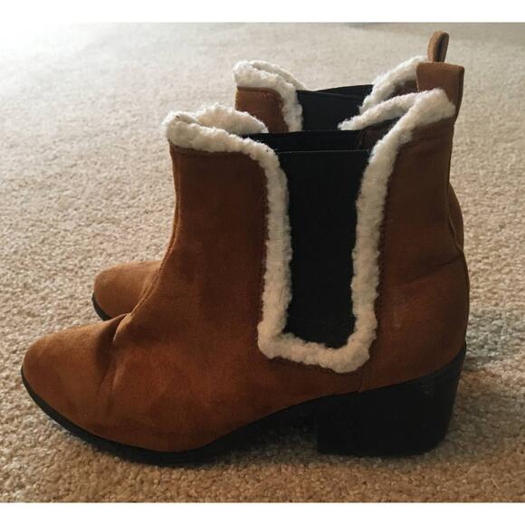 Warm and Cute Modern Rush Size 7 Pull On Bootie With 2' heel - Picture 1 of 6